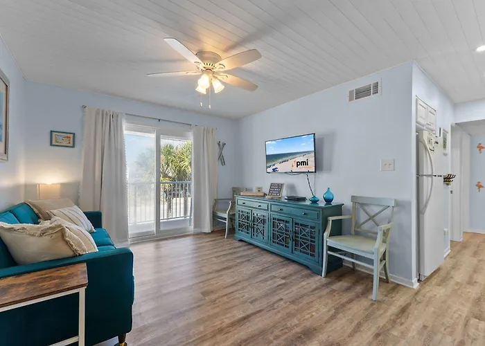 Beachfront 2br With Pool And Access Holiday home *