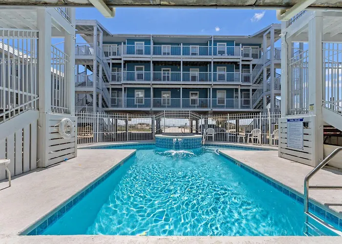 Beachfront 2br With Pool And Access Holiday home