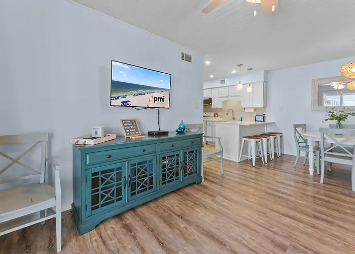 Holiday home Beachfront 2br With Pool And Access