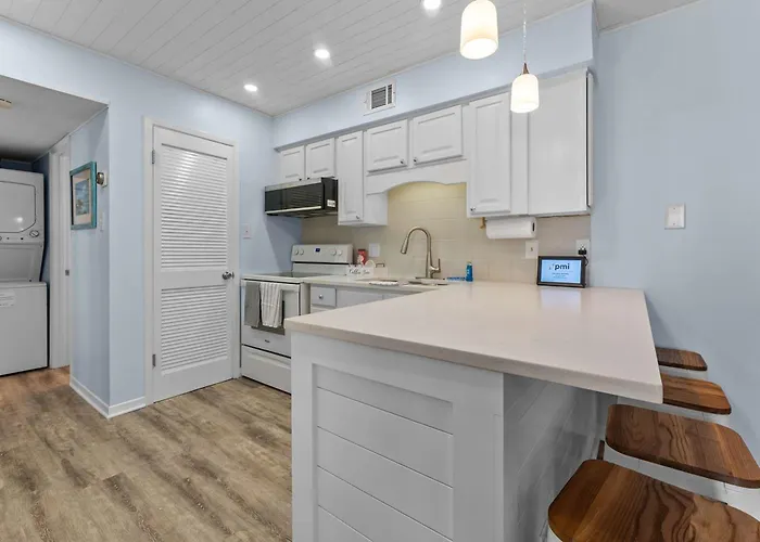 Beachfront 2br With Pool And Access *