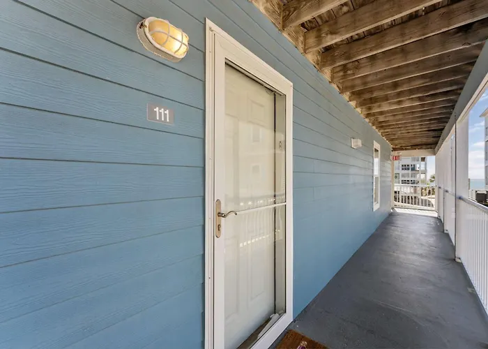 Holiday home Beachfront 2br With Pool And Access
