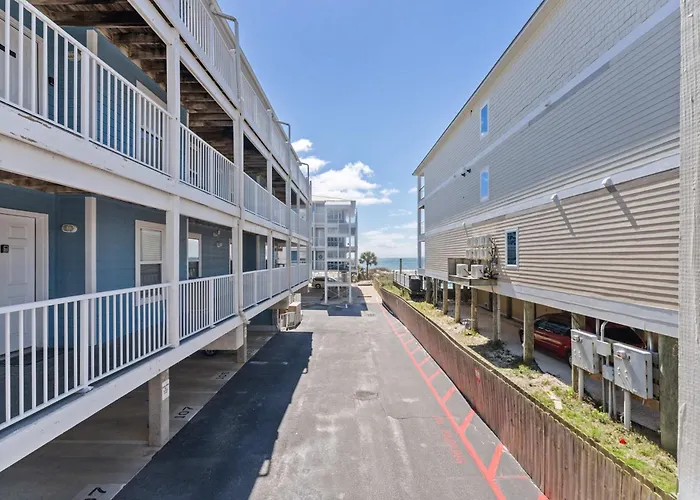 Holiday home Beachfront 2br With Pool And Access